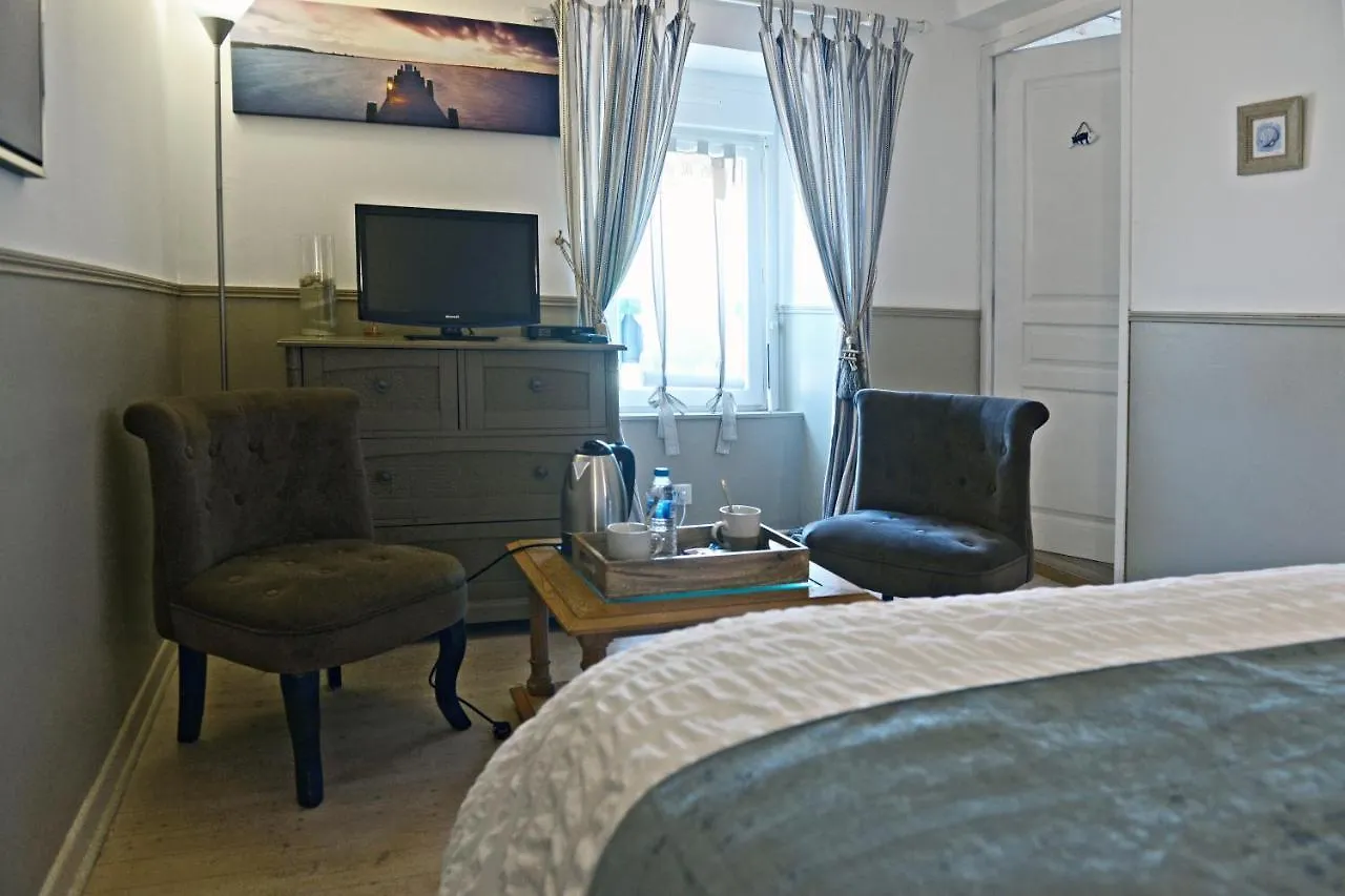 Le Domaine du Pont Canon Plourivo 2*,